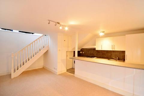 Goring Road, N11, Bounds Green... 1 bed maisonette for sale