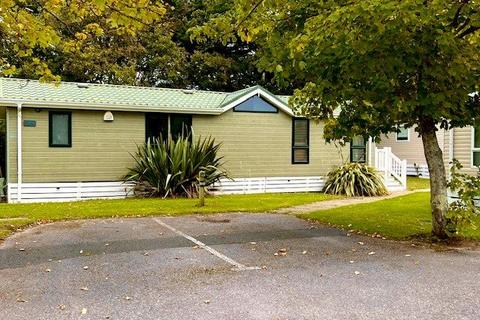 Shorefield Country Park, Downton... 2 bed park home for sale