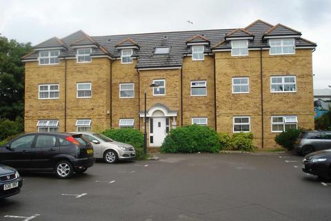 Rutland Avenue, Slough 2 bed flat for sale