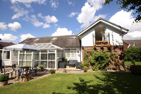 Hillock Lane, Scarisbrick L40 3 bed detached bungalow for sale