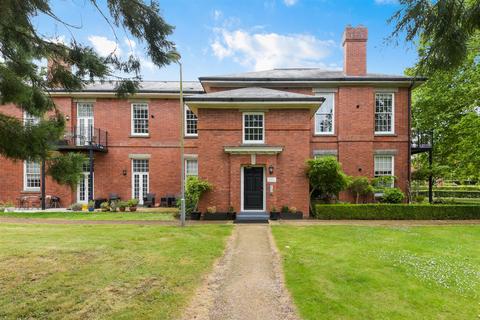 Glanville Way, Epsom 2 bed flat for sale