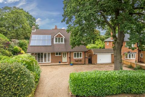 WEST BYFLEET 3 bed detached house for sale