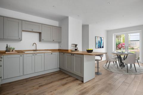 Christchurch Road, Ferndown BH22 5 bed chalet for sale