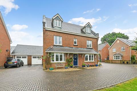 5 bedroom detached house for sale