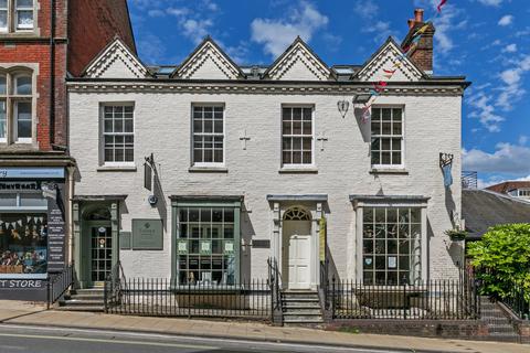 High Street, Winchester, SO23 2 bed flat for sale