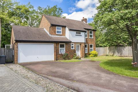 Parkside Place, East Horsley 3 bed detached house for sale