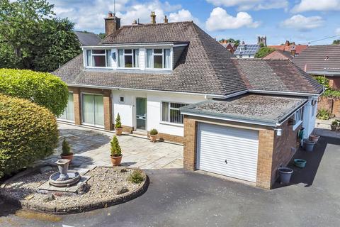 Off Weston Avenue, Oswestry 4 bed detached bungalow for sale