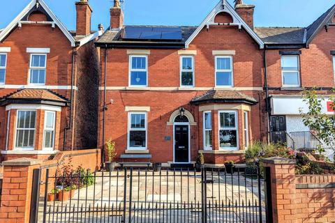 Moss Lane, Churchtown, Southport... 2 bed semi