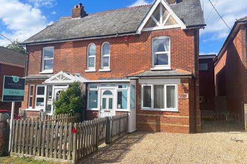 Avenue Road, Brockenhurst, SO42 4 bed semi