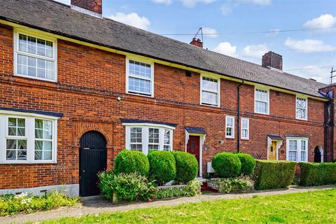 The Roundway, London N17 3 bed terraced house for sale