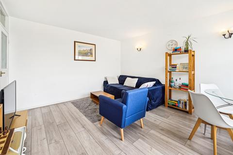 Wilkins House, Churchill Gardens... 2 bed flat for sale