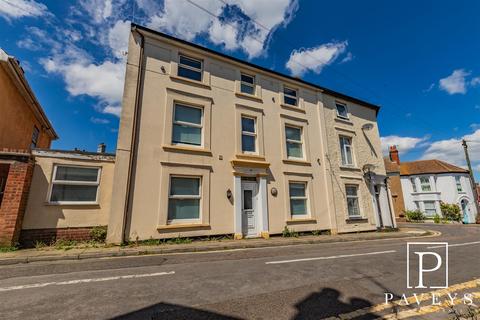 Portobello Road, Walton On The Naze 8 bed townhouse for sale