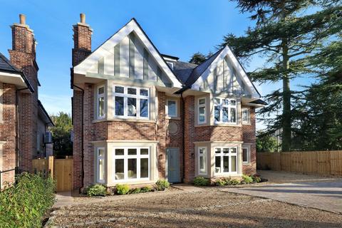 98 Packhorse Road, Gerrards Cross... 5 bed semi