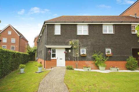 Woodpecker Place, Bracknell RG12 1 bed maisonette for sale