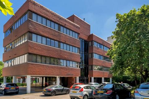 Aylesbury,  Buckinghamshire,  HP21 2 bed flat for sale