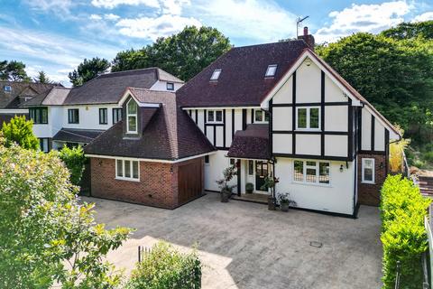 The Avenue, Brentwood, CM13 6 bed detached house for sale