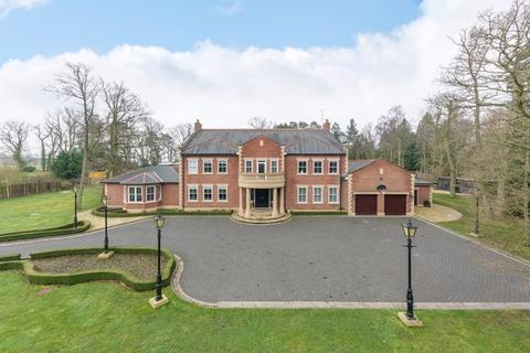 6 bedroom detached house for sale