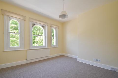 Cornwallis Gardens, Hastings 2 bed flat for sale