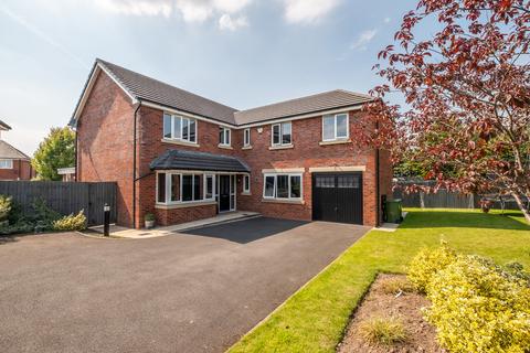 6 bedroom detached house for sale