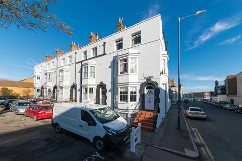 Clifton Lawn, Ramsgate, CT11 1 bed flat for sale