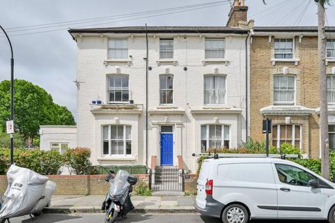 Cathnor Road, Shepherd's Bush... 2 bed flat for sale