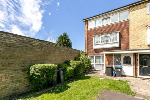 South Lodge Avenue, MITCHAM, Surrey, CR4 1 bed maisonette for sale