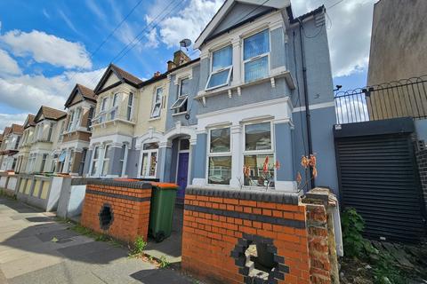 3 bedroom maisonette for sale