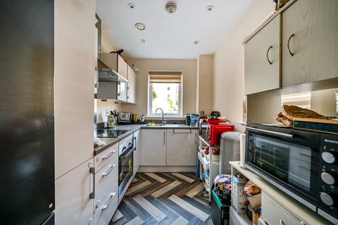 3 bedroom flat for sale