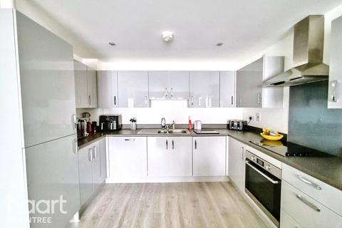 St Johns Avenue, Braintree 2 bed apartment for sale