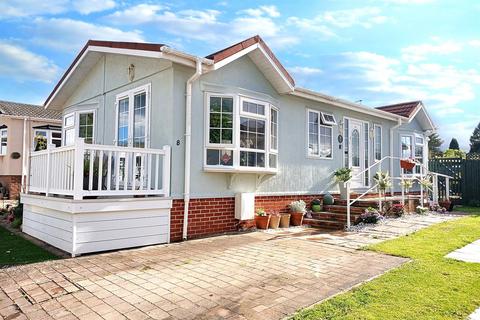 Winchester 2 bed park home for sale