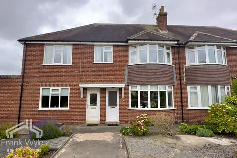 Romford Court, Osborne Road, Lytham... 2 bed flat for sale