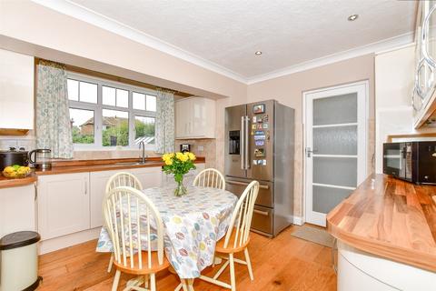 Kings Avenue, Birchington, Kent 5 bed detached house for sale