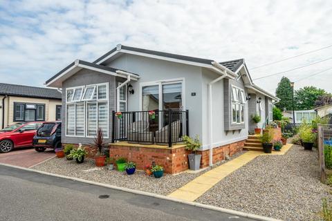 The Crescent, Acaster Malbis, York 3 bed park home for sale