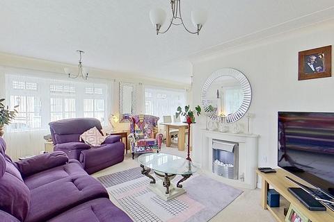 Faversham Road, Whitstable, CT5 4FE 2 bed park home for sale