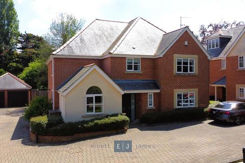 Wells Gate Close, Woodford Green IG8 5 bed detached house for sale