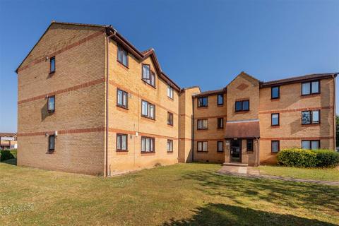 Lowestoft Drive, Cippenham 2 bed flat for sale