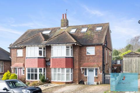 5 bedroom semi-detached house for sale