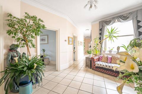 Avenue Mansions, West Hampstead... 4 bed flat for sale