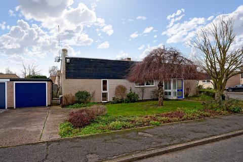 Victoria Crescent, Wyton, Huntingdon... 3 bed detached bungalow for sale