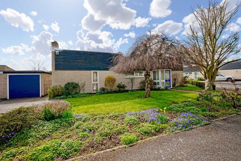 Victoria Crescent, Wyton, Huntingdon... 3 bed detached bungalow for sale
