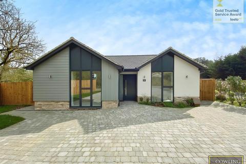 New Road, Little Burstead, Billericay 3 bed detached bungalow for sale