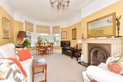 Kingsnorth Gardens, Folkestone, Kent 2 bed flat for sale