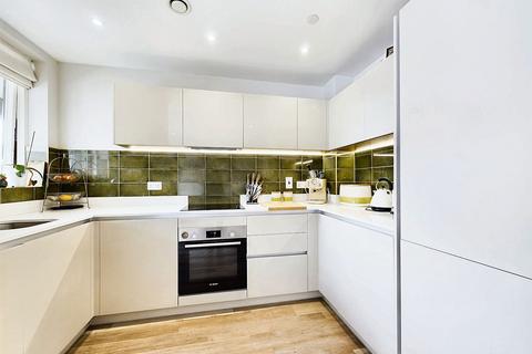 Montmorency Gardens, London, N11 1 bed apartment for sale