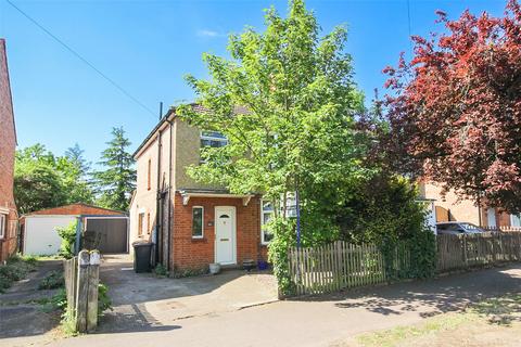 Goldington Road, Bedford... 3 bed semi