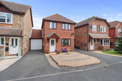 Chapel Barn Close, Hailsham 3 bed detached house for sale