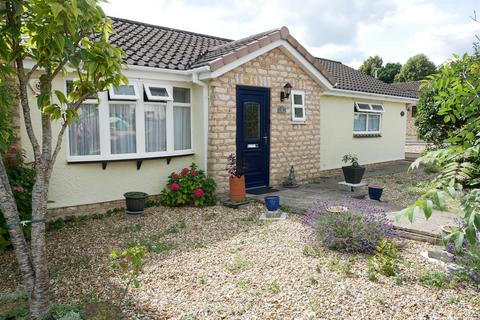 Long Barrow Road, Calne 3 bed detached bungalow for sale