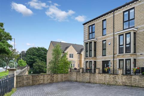 Dyehouse Court, Bradford 3 bed townhouse for sale