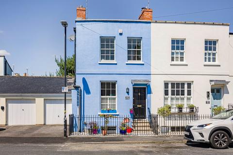 Commercial Street, Cheltenham... 3 bed semi