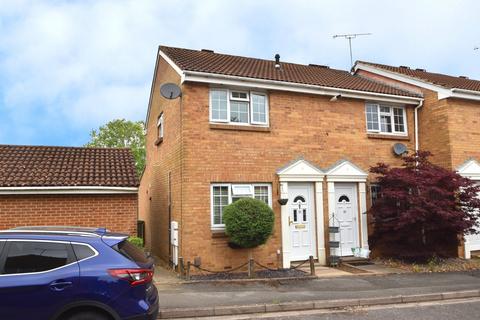 Finnart Close, Weybridge, KT13 2 bed end of terrace house for sale