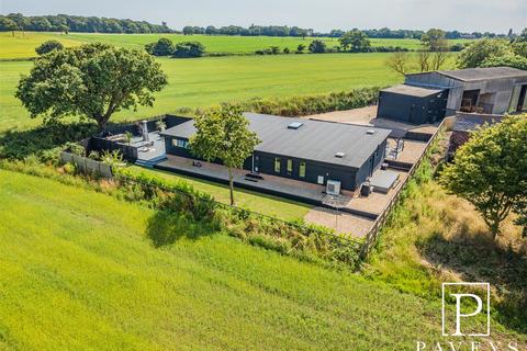 Green End Lane, Great Holland... 2 bed detached bungalow for sale